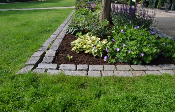 Flower Bed Mulching in Roswell